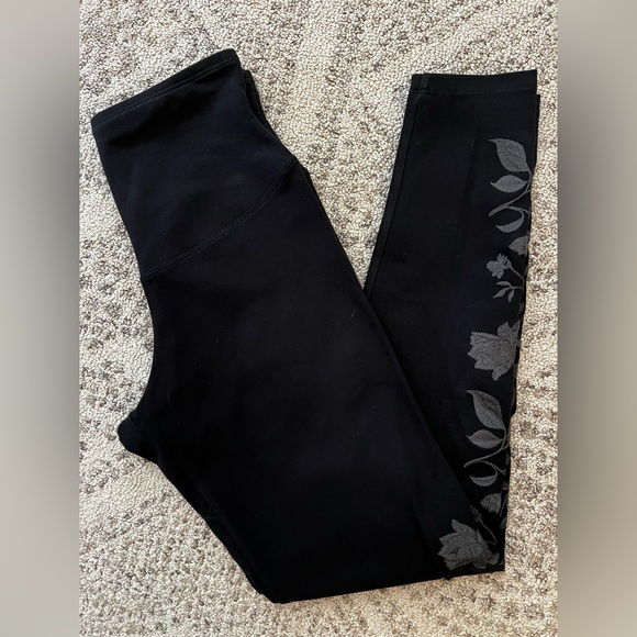 Yummie Black Leggings With Floral Detail - Picture 5 of 8